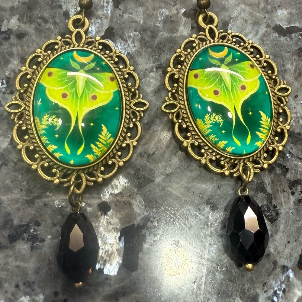2/$29 or 3/$39 NWOT Gold, Green & Black Detailed Dangling Moth Earrings - Picture 3 of 7